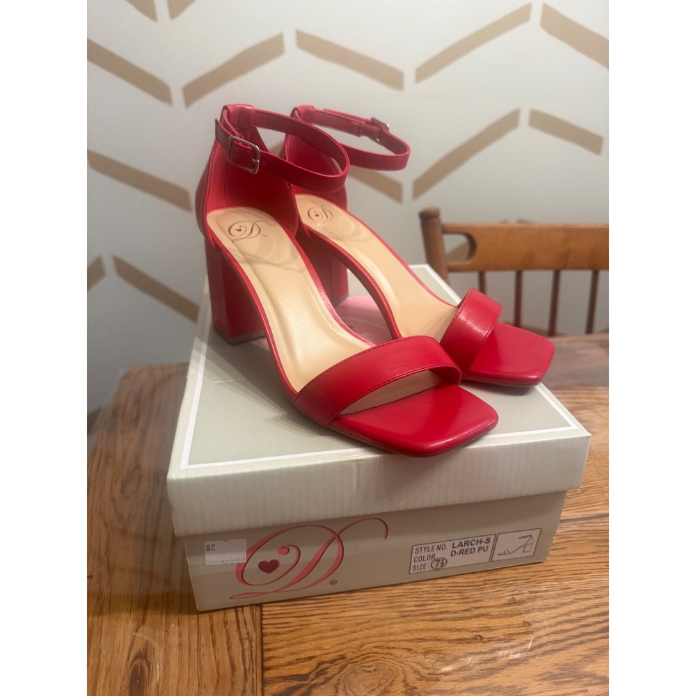 Divas Larch-S Block Heel Sandals Women 7.5 Red Square Toe Ankle Strap‎ Vegan